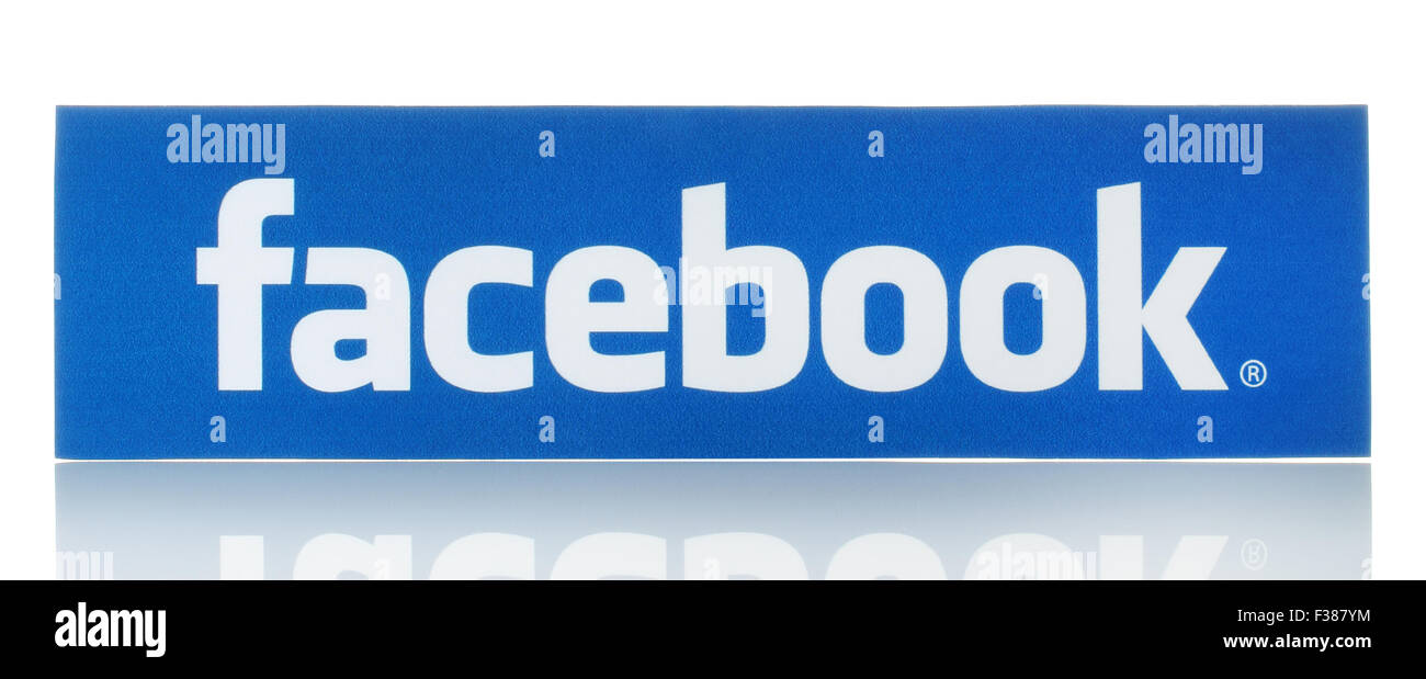 KIEV, UCRAINA - 19 febbraio 2015:Facebook segno logo stampato su carta e collocate su sfondo bianco. Foto Stock
