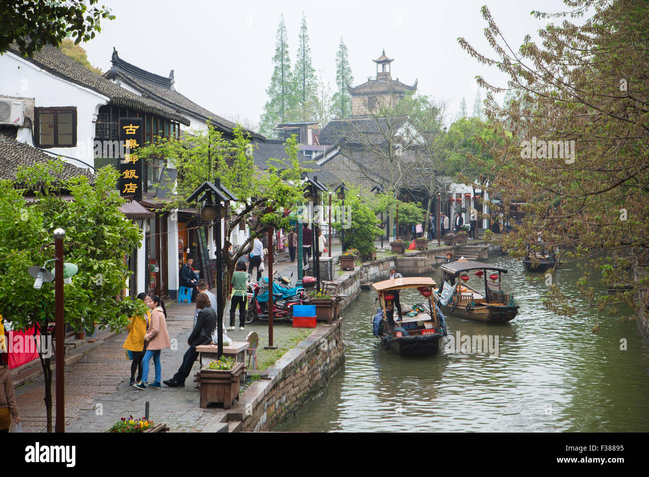 Il canale di antica città di Zhūjiājiǎo a Shanghai in Cina Foto Stock