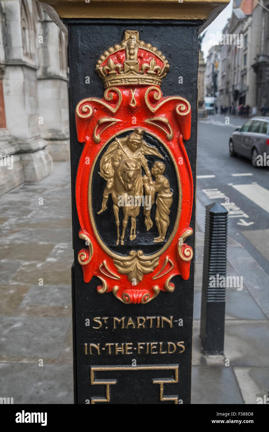 St Martin nei campi stemma distintivo, London, England Regno Unito Foto Stock