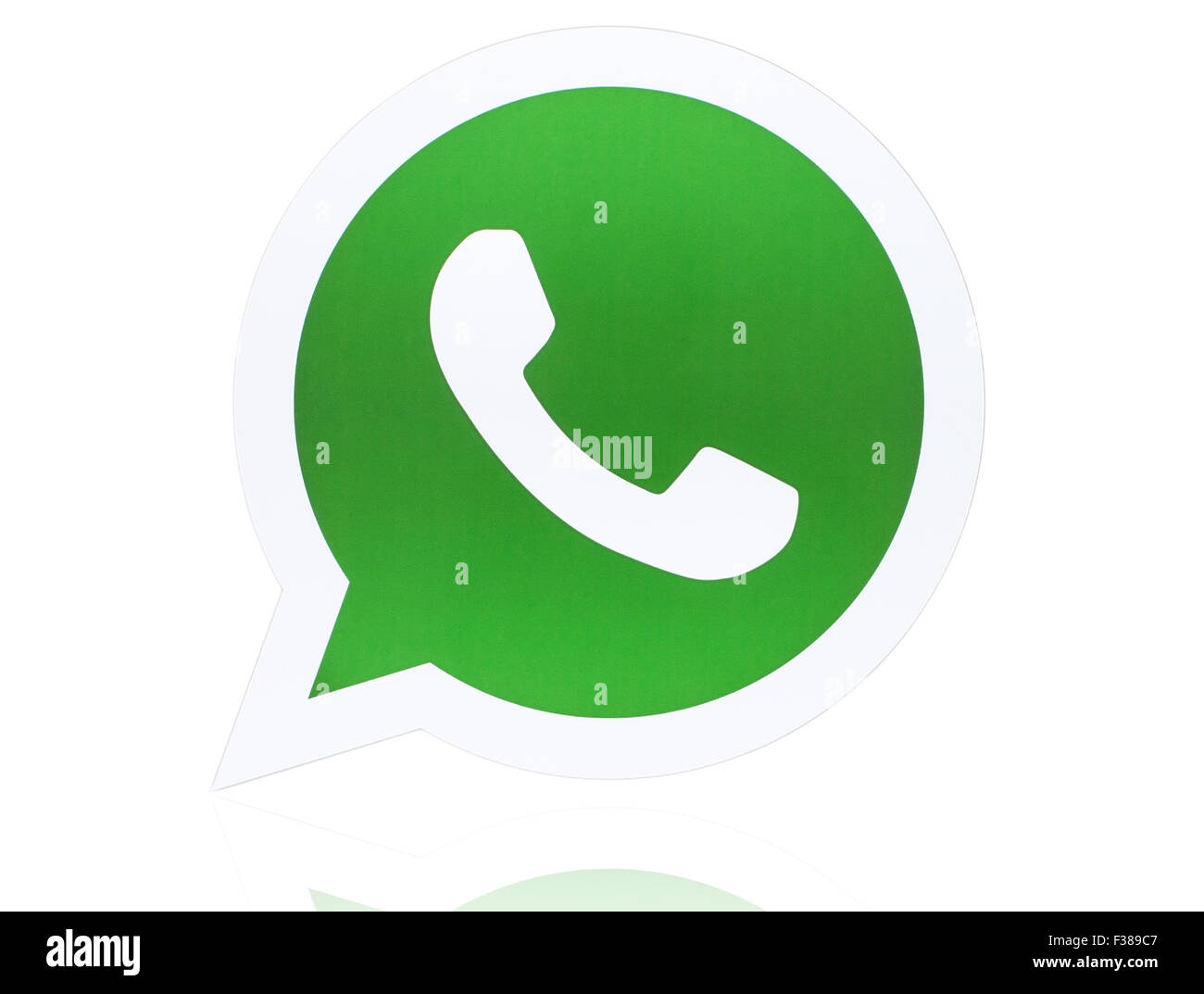 KIEV, UCRAINA - 27 Aprile 2015:WhatsApp Messenger logo stampato su carta. Foto Stock