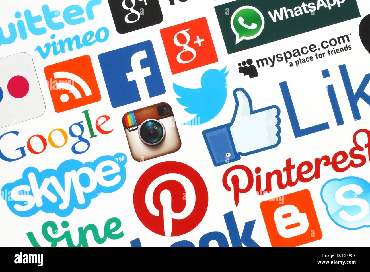 KIEV, UCRAINA - 28 Aprile 2015:Raccolta del popolare social media logo stampato su carta Foto Stock