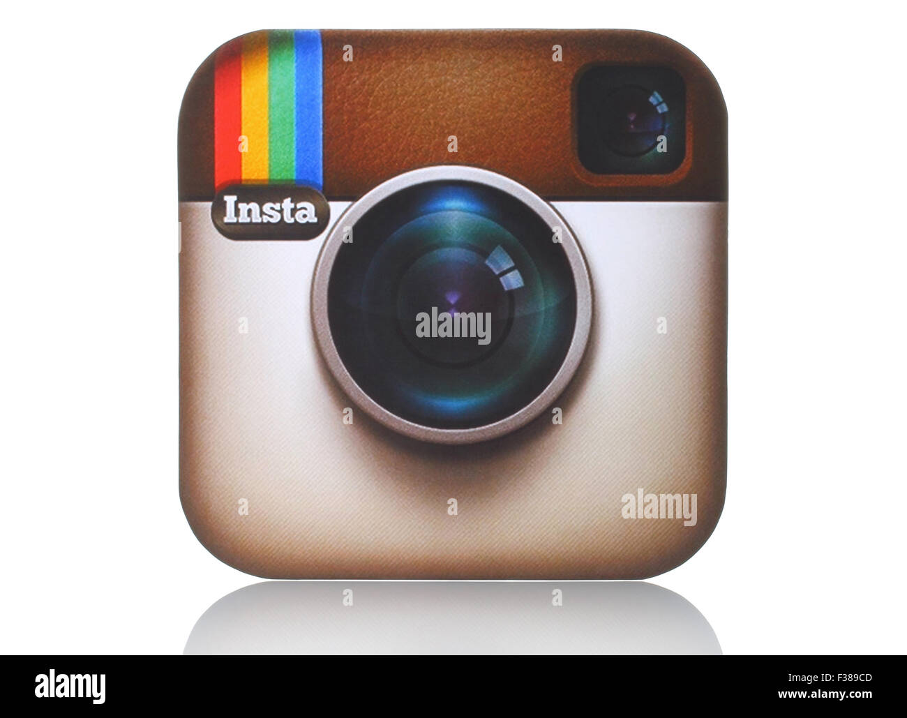 KIEV, UCRAINA - 29 Aprile 2015:Instagram logotipo fotocamera stampato su carta e collocate su sfondo bianco Foto Stock