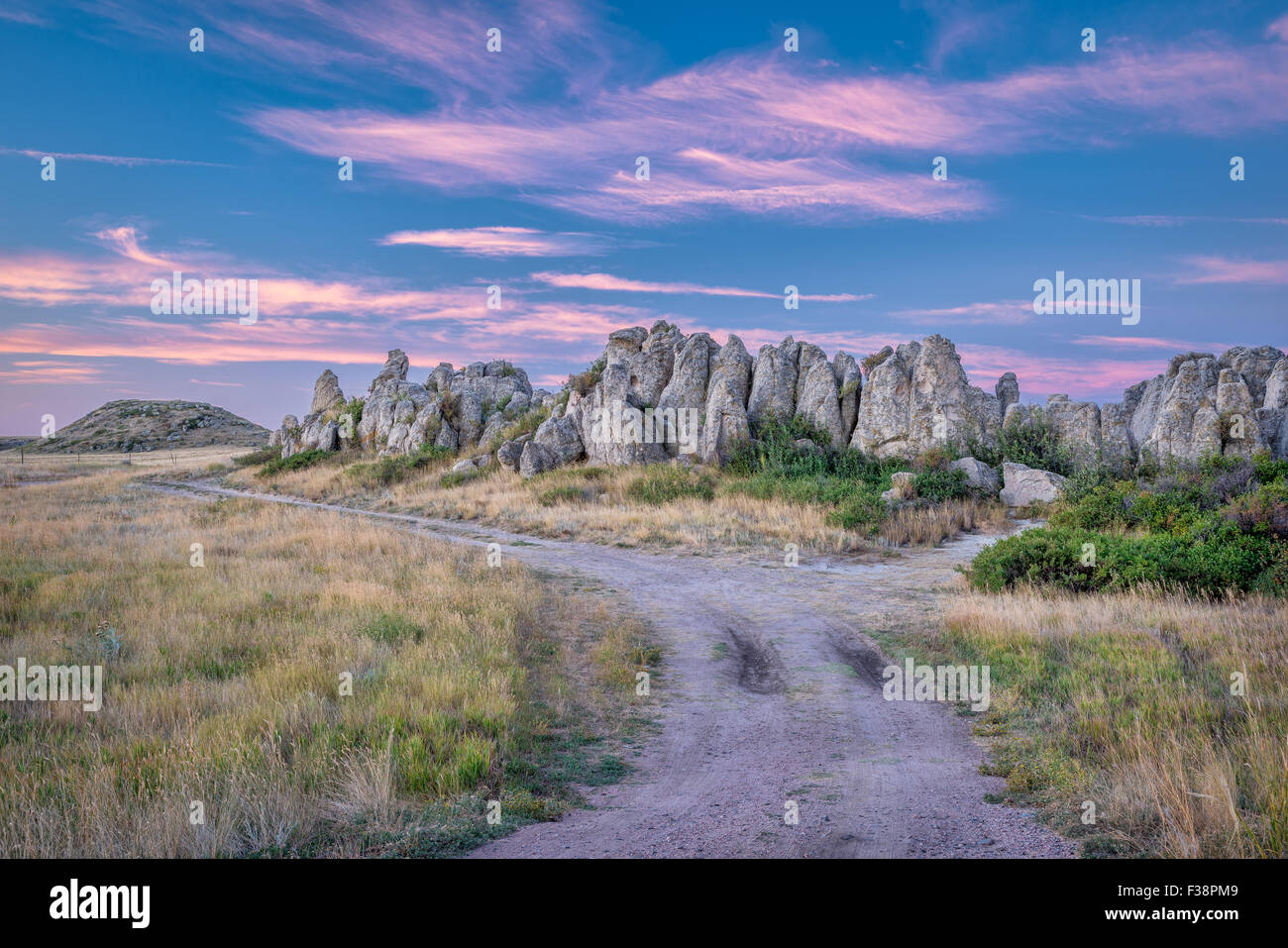 Fortezza naturale e storico punto di riferimento geologico all'alba, Carr nel Colorado settentrionale vicino al confine del Wyoming Foto Stock