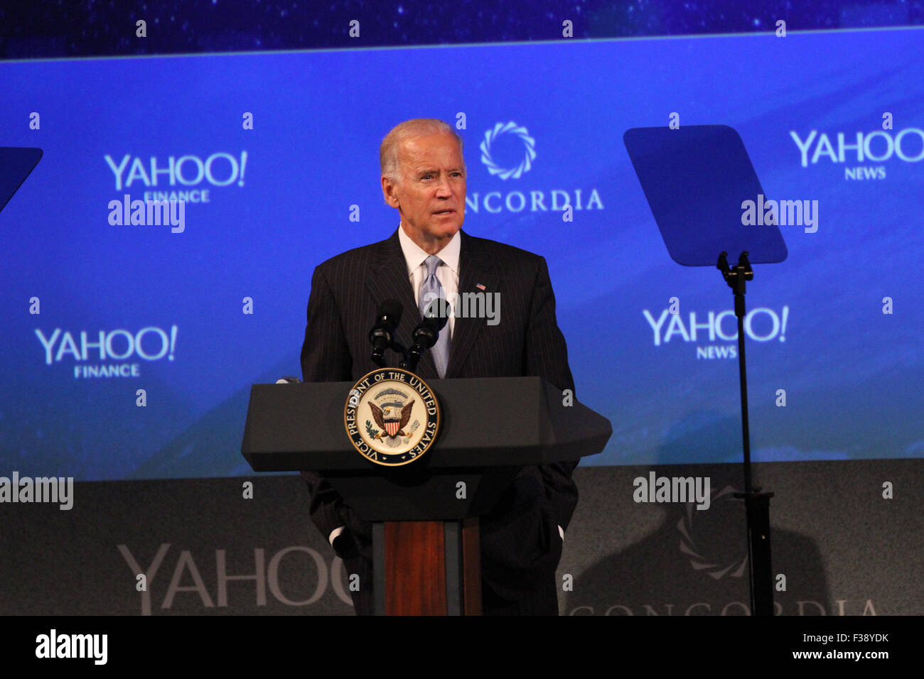 New York, New York, Stati Uniti d'America. 1 Ott 2015. Vice presidente Joe Biden ha partecipato al Vertice di concordia che riunisce oltre 800 in tutto il mondo il pensiero preminente leader e i responsabili delle decisioni per affrontare oggi le più pressanti sfide globali e per evidenziare il potenziale per una collaborazione efficace tra le imprese, i governi e le organizzazioni no profit. L'evento 2015 featured programmazione sulla lotta contro la tratta di esseri umani, la disoccupazione giovanile, la sicurezza alimentare globale e più. Mediante cross-settore discussioni, interviste con importanti leader mondiali, e l'argomento specifico di sessioni di lavoro e i partecipanti Foto Stock