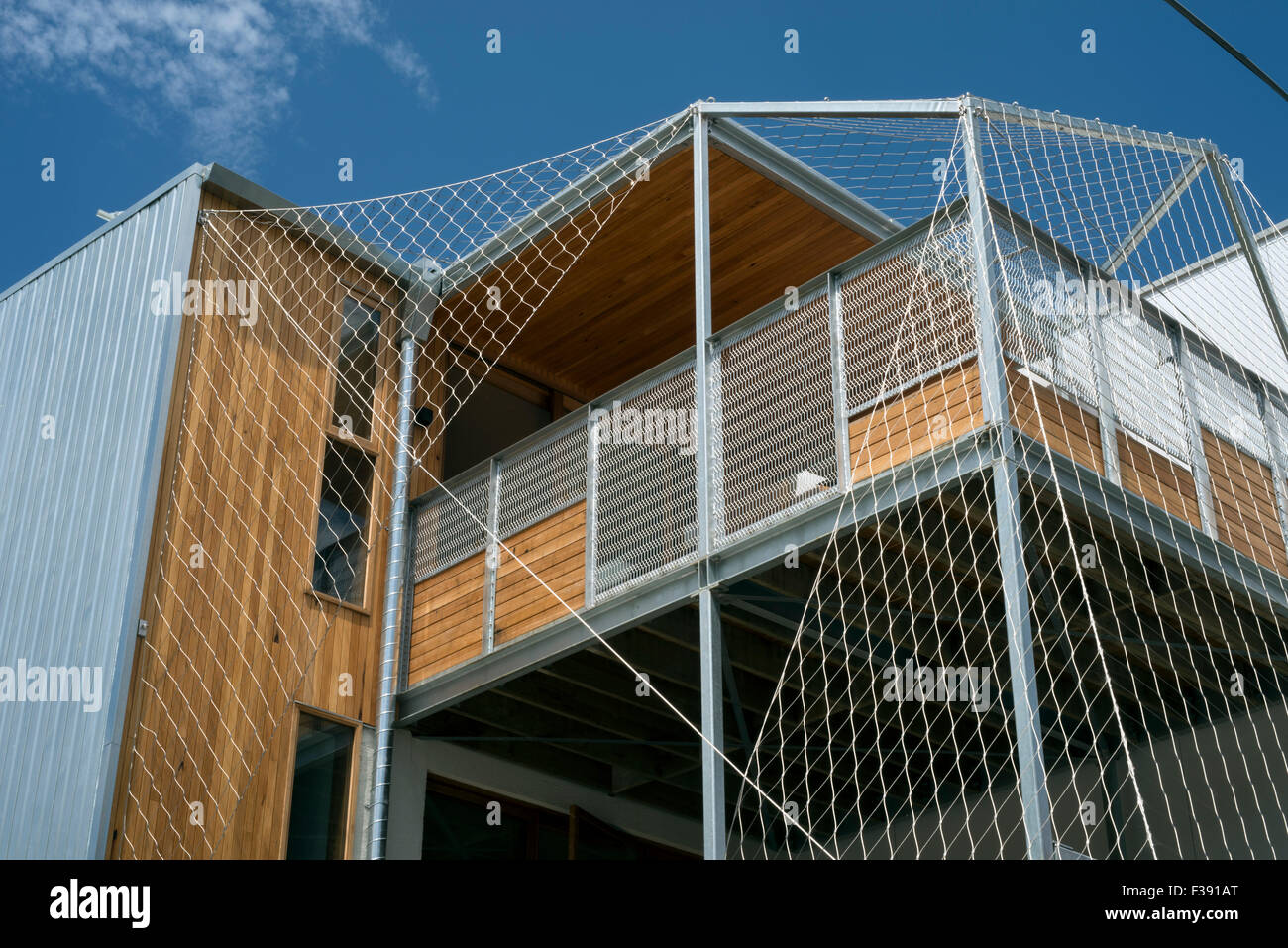 Visualizzare fino al balcone e dintorni X-tendono mesh. Dreamcatcher, Melbourne, Australia. Architetto: Fiona Winzar architetti, 2014. Foto Stock