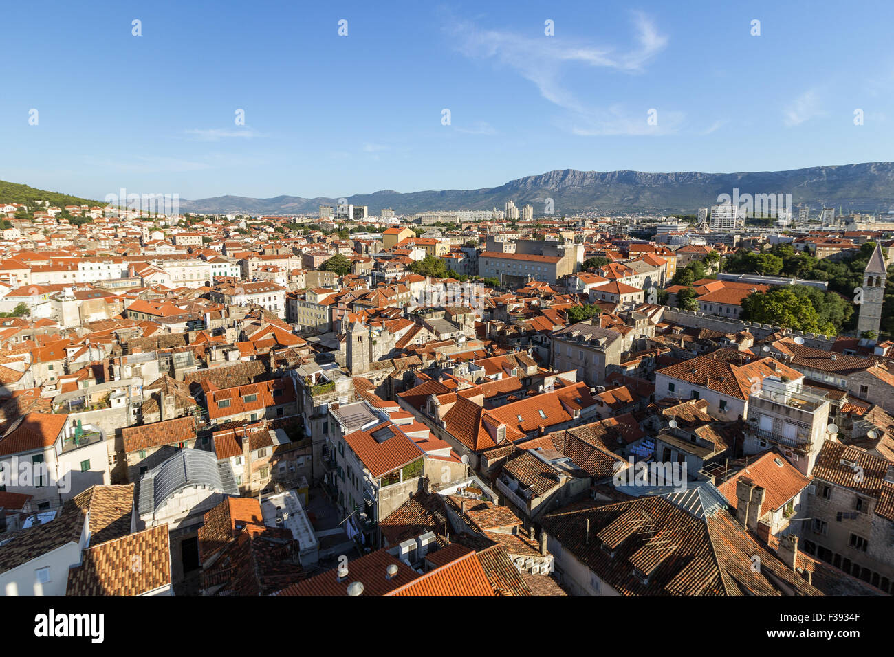 Vista di dividere la storica città vecchia e al di là dal di sopra in Croazia. Foto Stock