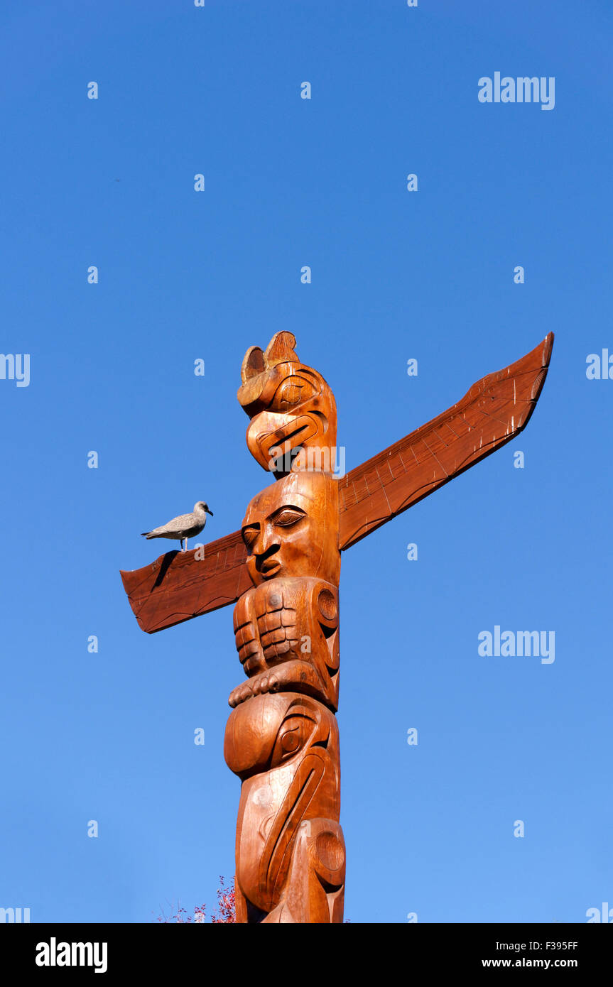 West coast Prime Nazioni del totem pole a Brockton Point in Stanley Park, Vancouver, BC, Canada Foto Stock
