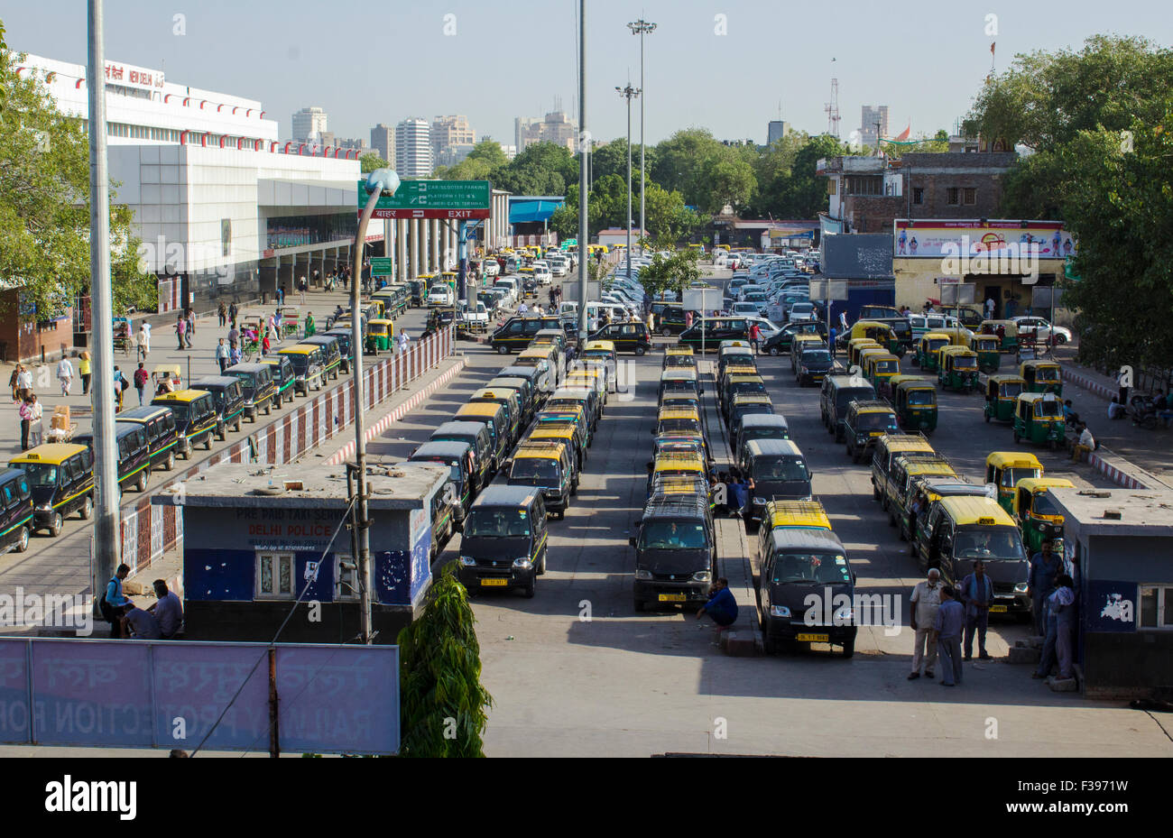 Il taxi, la Stazione Ferroviaria di New Delhi Foto Stock