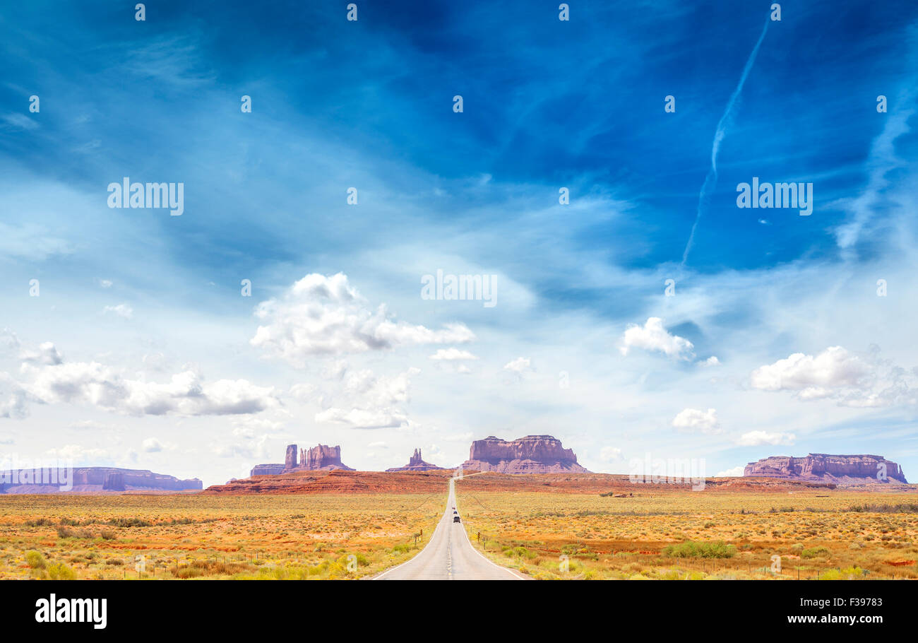 Strada di campagna per la Monument Valley, Stati Uniti d'America. Foto Stock