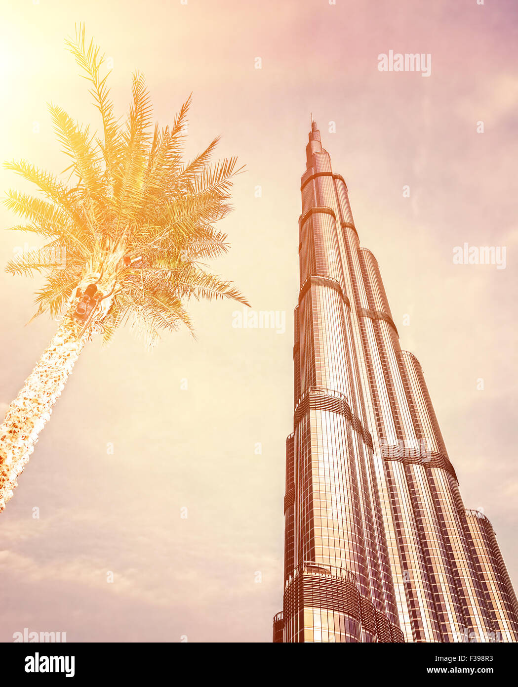 DUBAI, Emirati Arabi Uniti - 16 febbraio: Burj Khalifa - più alte del mondo torre al mondo a 828m, che si trova nel centro cittadino di Dubai Foto Stock