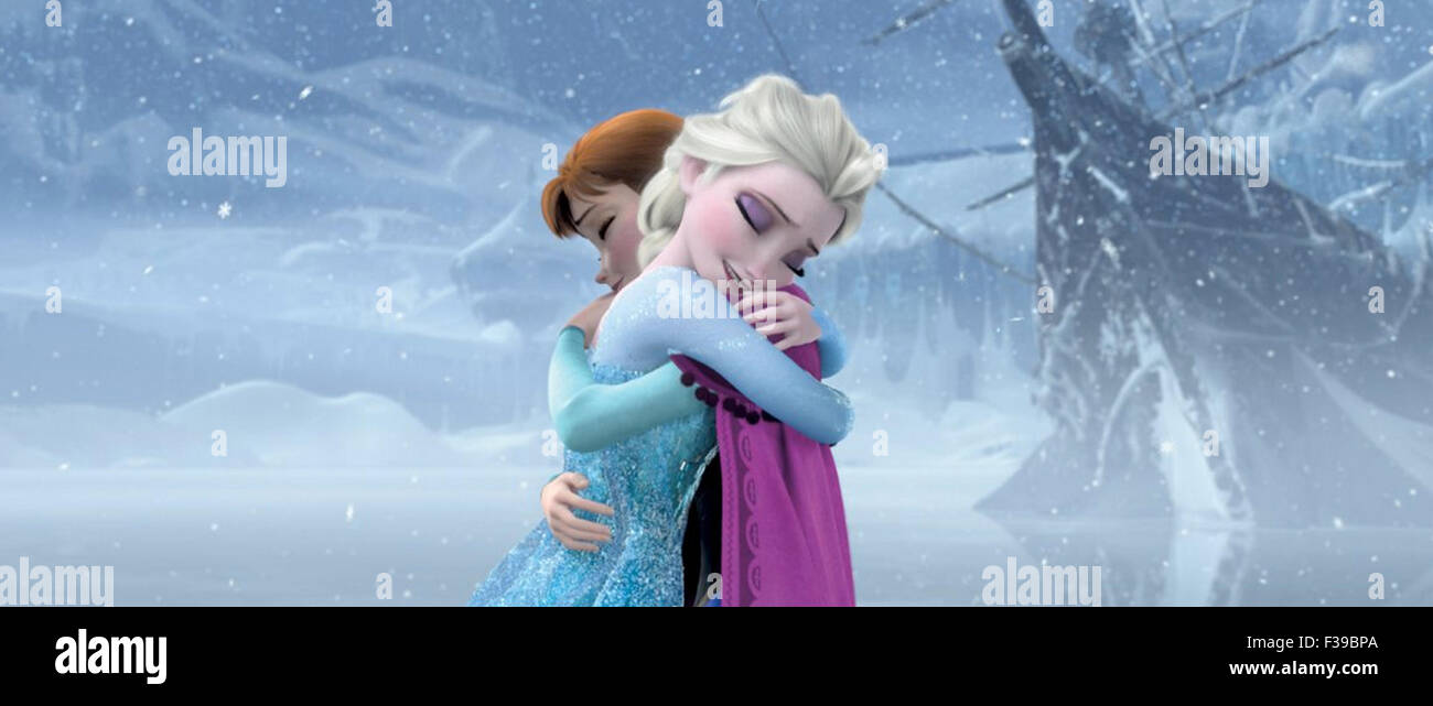 Congelati 2013 Disney Enterprises animazione. Elsa in blu espresso da Idina Menzel incontra la sorella Anna espresso da Kristen Bell Foto Stock