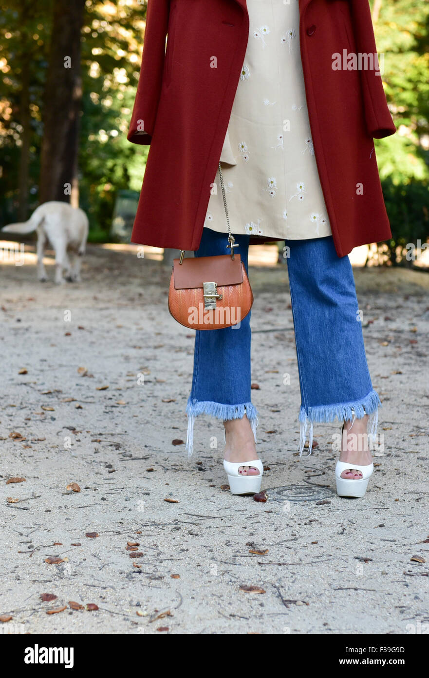 La stilista Kate Foley ponendo al di fuori della pista di Chloe mostra durante la settimana della moda di Parigi - Ott 1, 2015 - Foto: Pista Manhattan/Celine Gaille ***per solo uso editoriale*** Mindesthonorar 50,- EUR/tariffa minima 50,- EUR/picture alliance Foto Stock