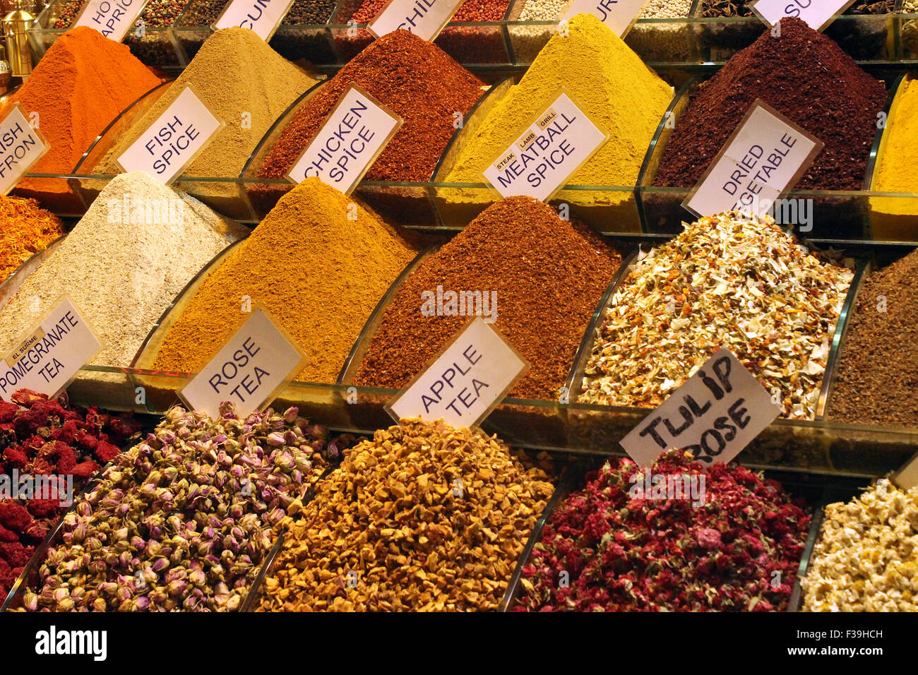 All'interno del Bazar delle Spezie ( Il Bazaar Egiziano) ad Istanbul in Turchia Foto Stock