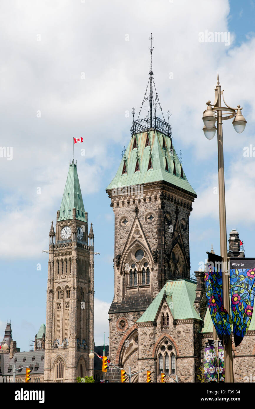 Torri del blocco orientale e il Parlamento - Ottawa - Canada Foto Stock