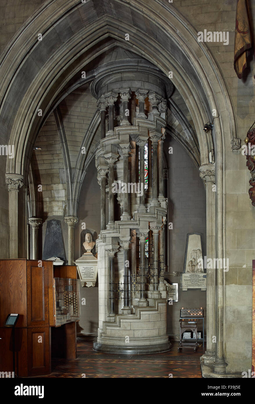 La Cattedrale di San Patrizio a Dublino transetto nord scala Foto Stock
