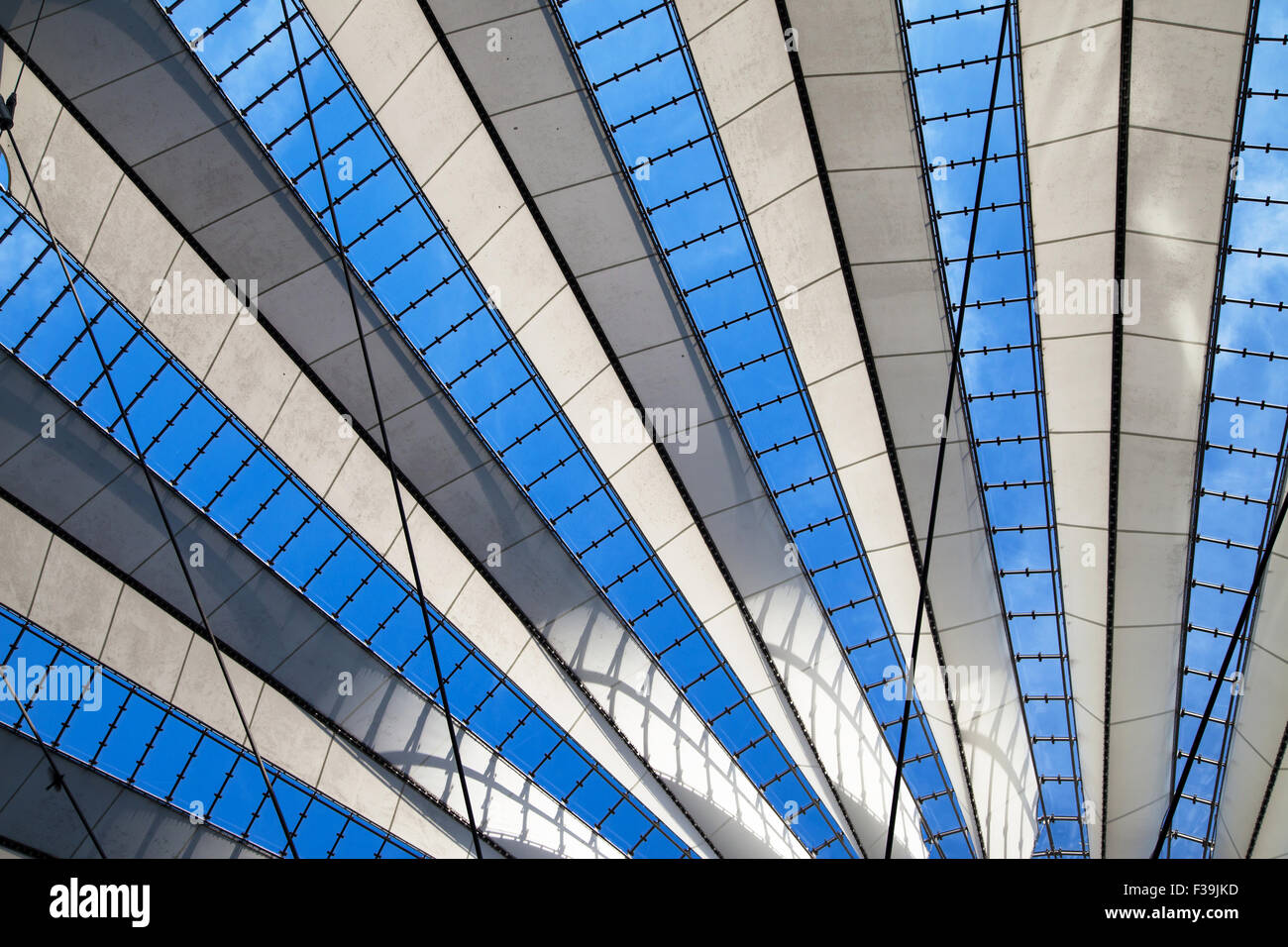 Particolare del soffitto del Sony Centre di Berlino, Germania. Foto Stock