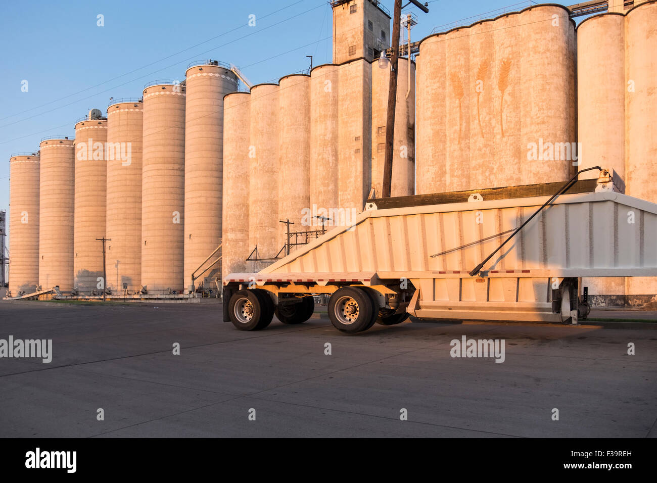Un elevatore del grano nella rurale Oklahoma, Stati Uniti d'America. Foto Stock
