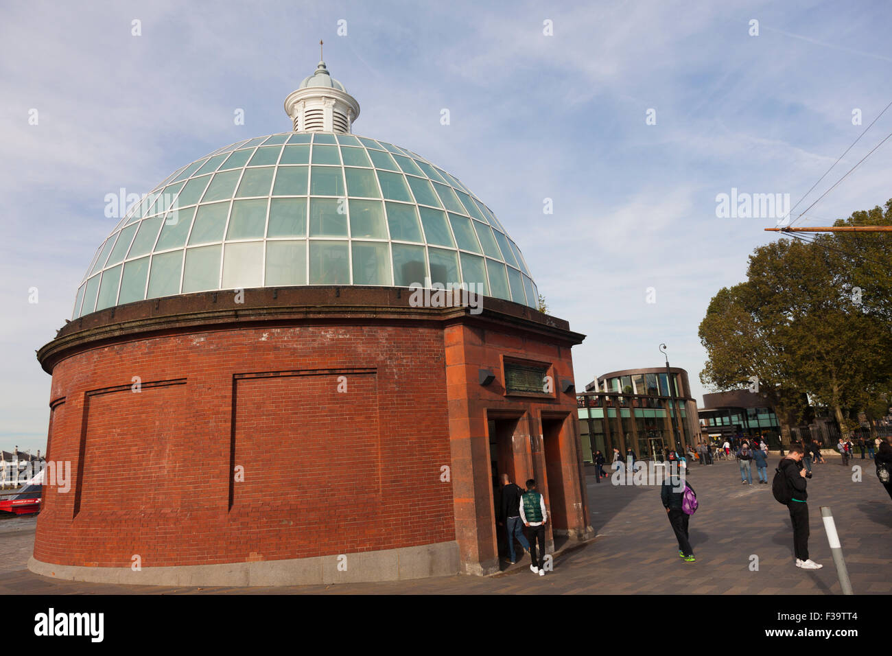 Ingresso a cupola a tunnel pedonale tra Greenwich e Isle of Dogs, London, Regno Unito Foto Stock