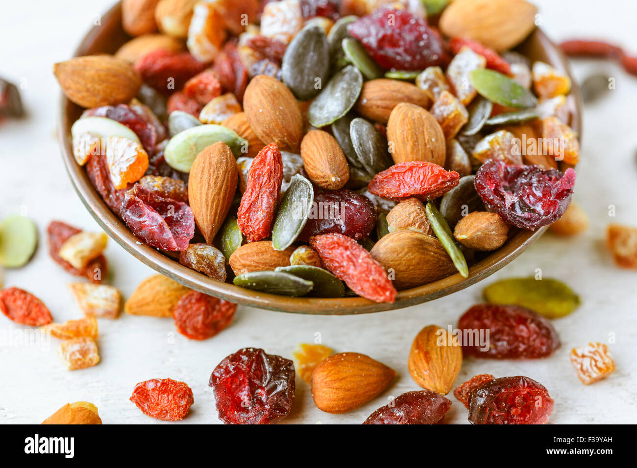 Frutta secca in una ciotola Foto Stock