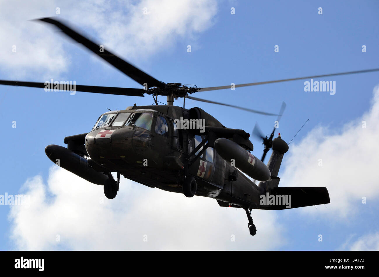 3 dicembre 2013 - UN UH-60 Black Hawk elicottero solleva dal Mocoron, Honduras, per condurre una evacuazione medica (MEDEVAC). Foto Stock