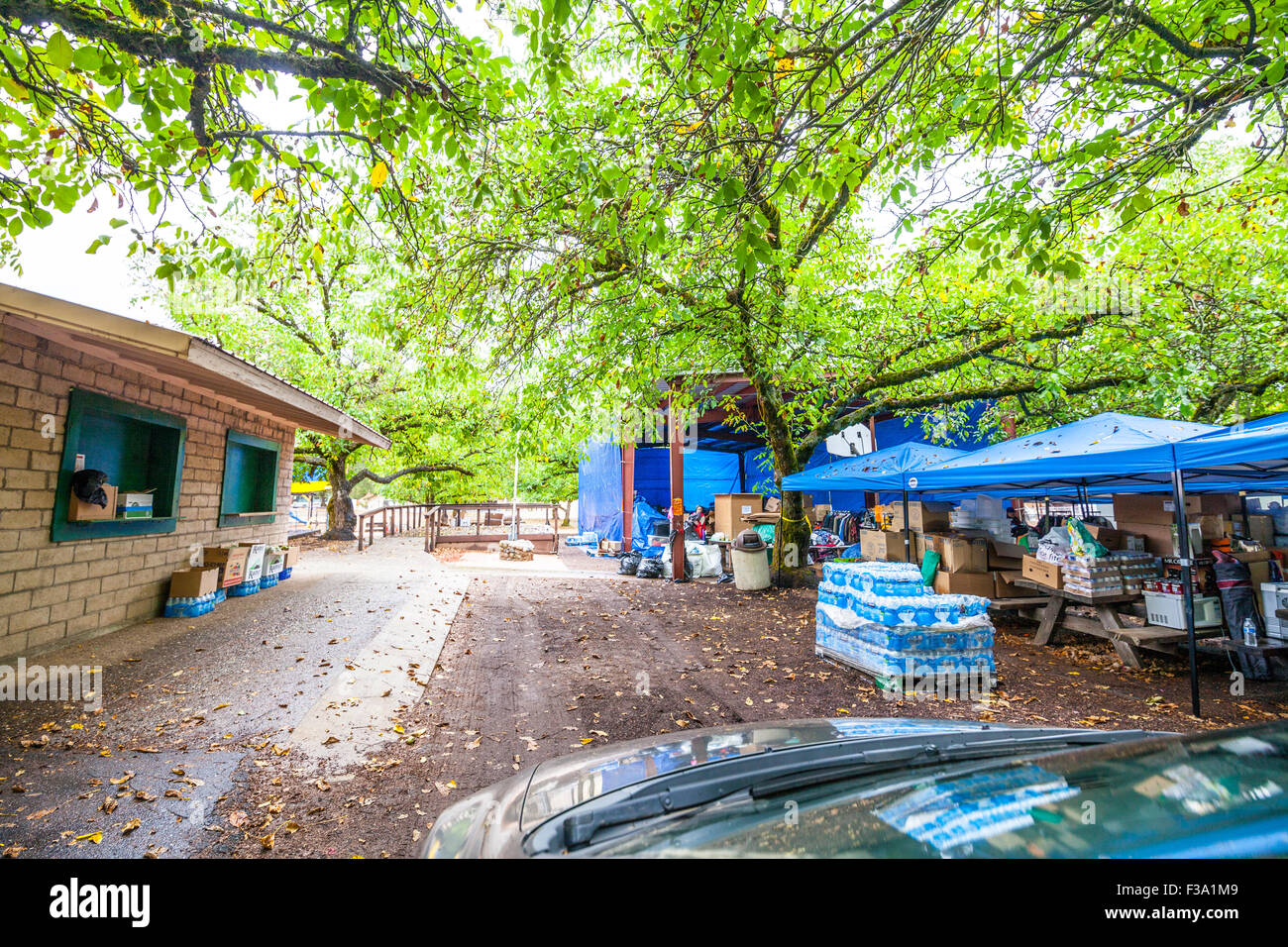 Il Tri contee centro di donazione in Mountain Ranch California dopo la Butte incendio ha distrutto la maggior parte delle case della zona Foto Stock