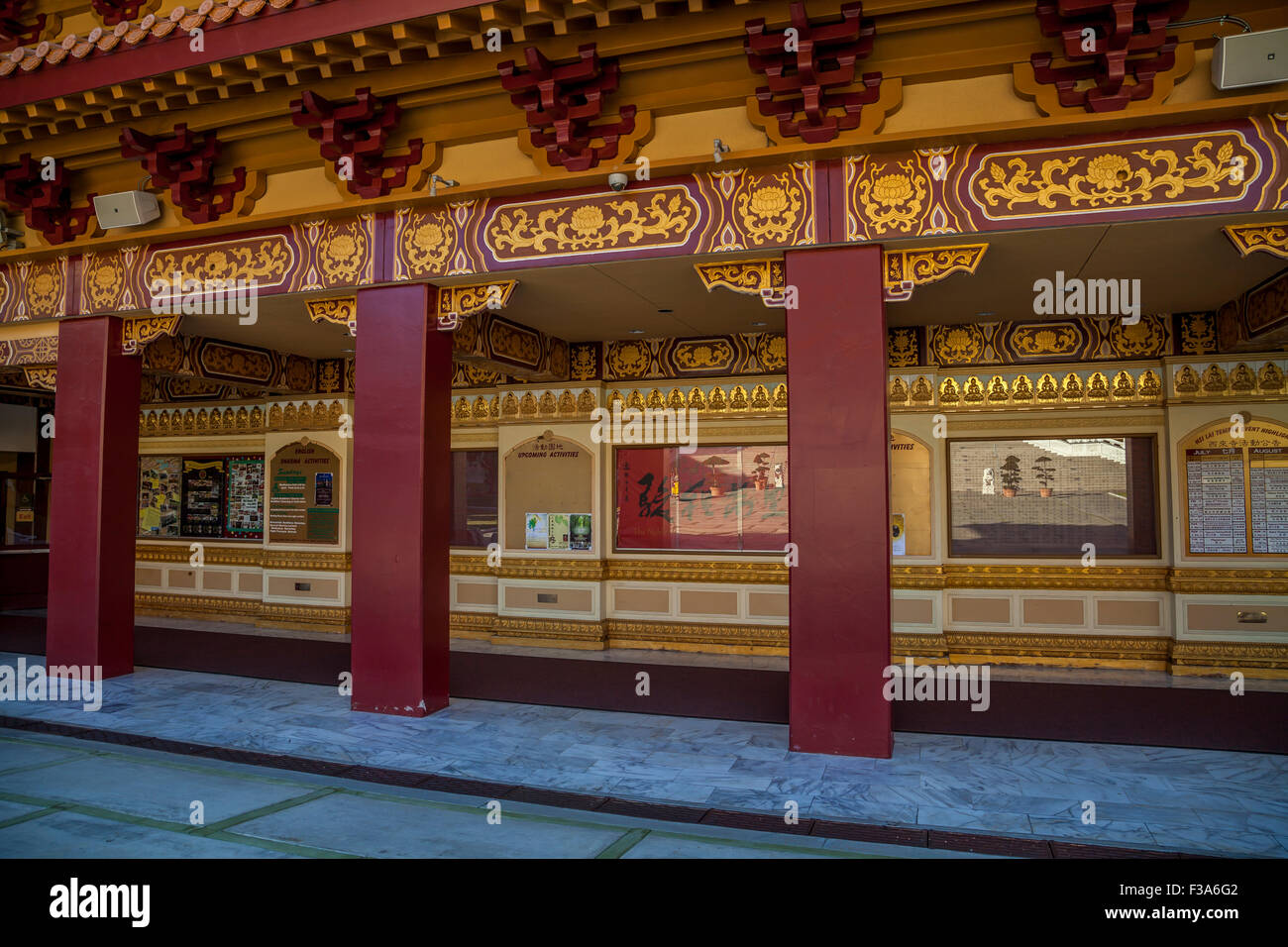 Corridoio in Hsi Lai tempio buddista, Hacienda Heights, CALIFORNIA, STATI UNITI D'AMERICA Foto Stock