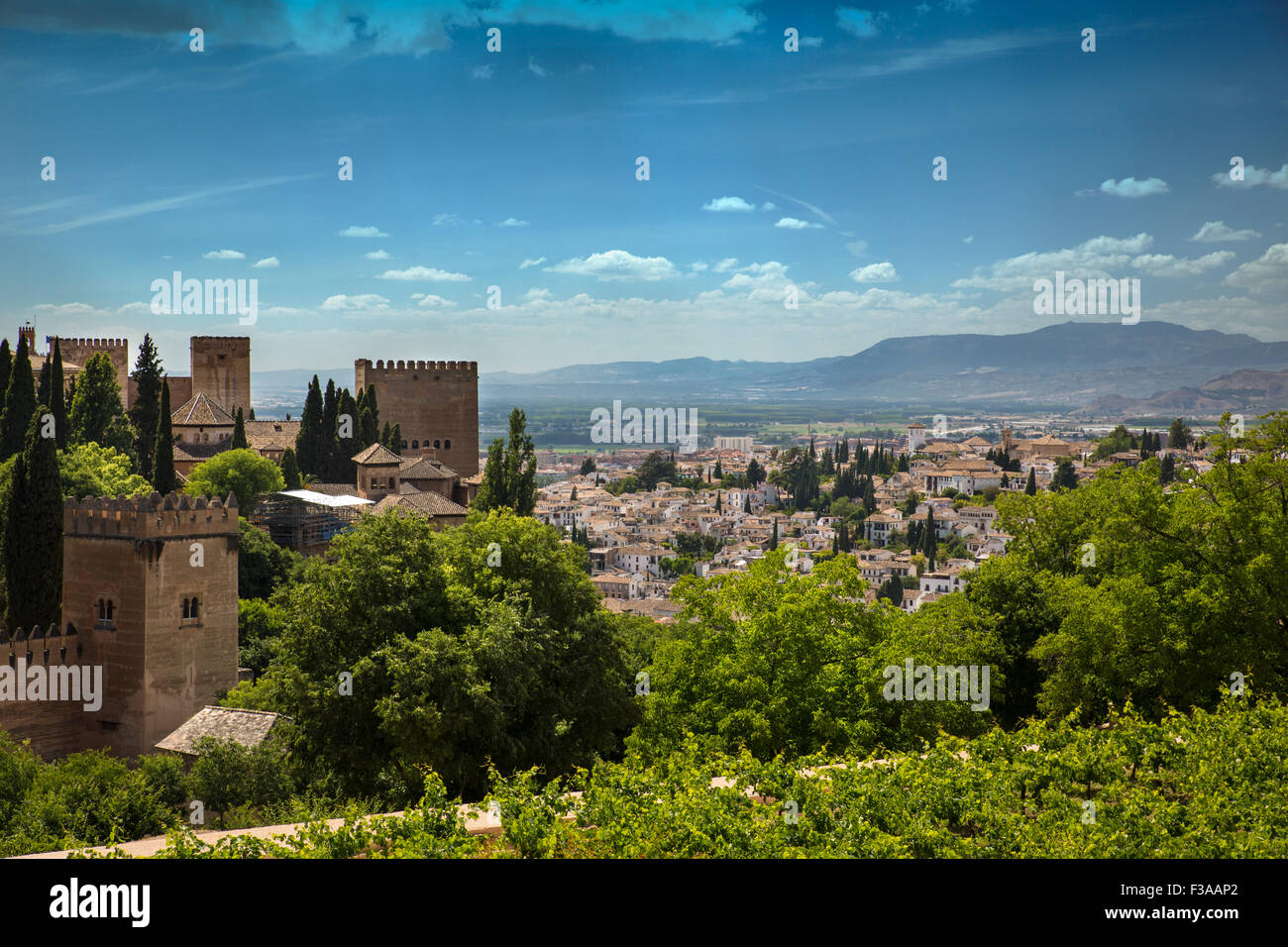 Vista della città di Granada da Alhambra, Andalusia, Spagna Foto Stock