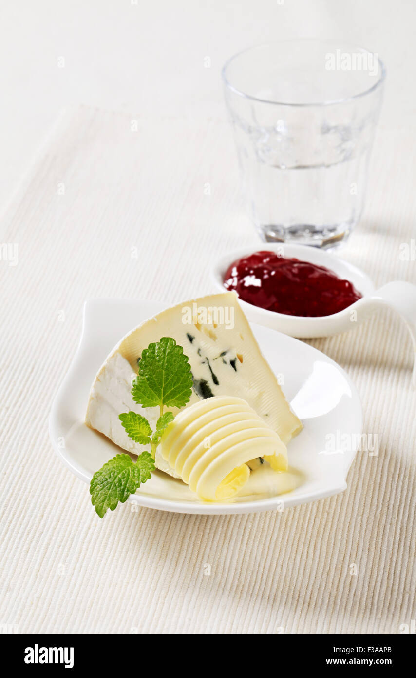 Cuneo di formaggio blu e confettura Foto Stock