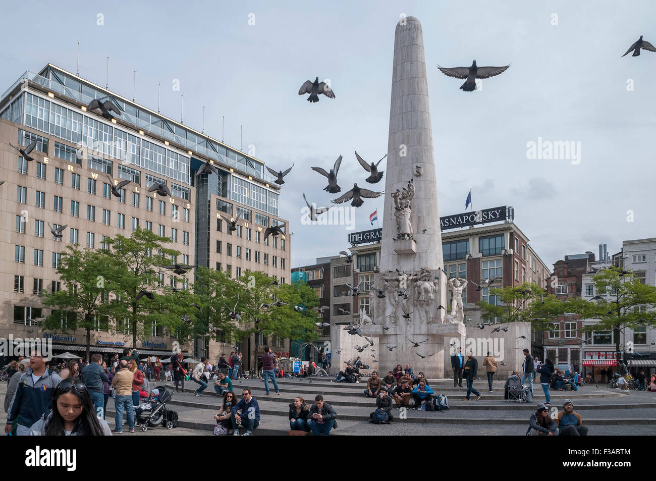 Piazza Dam con il Hotel Krasnapolsky. Amsterdam Olanda Foto Stock