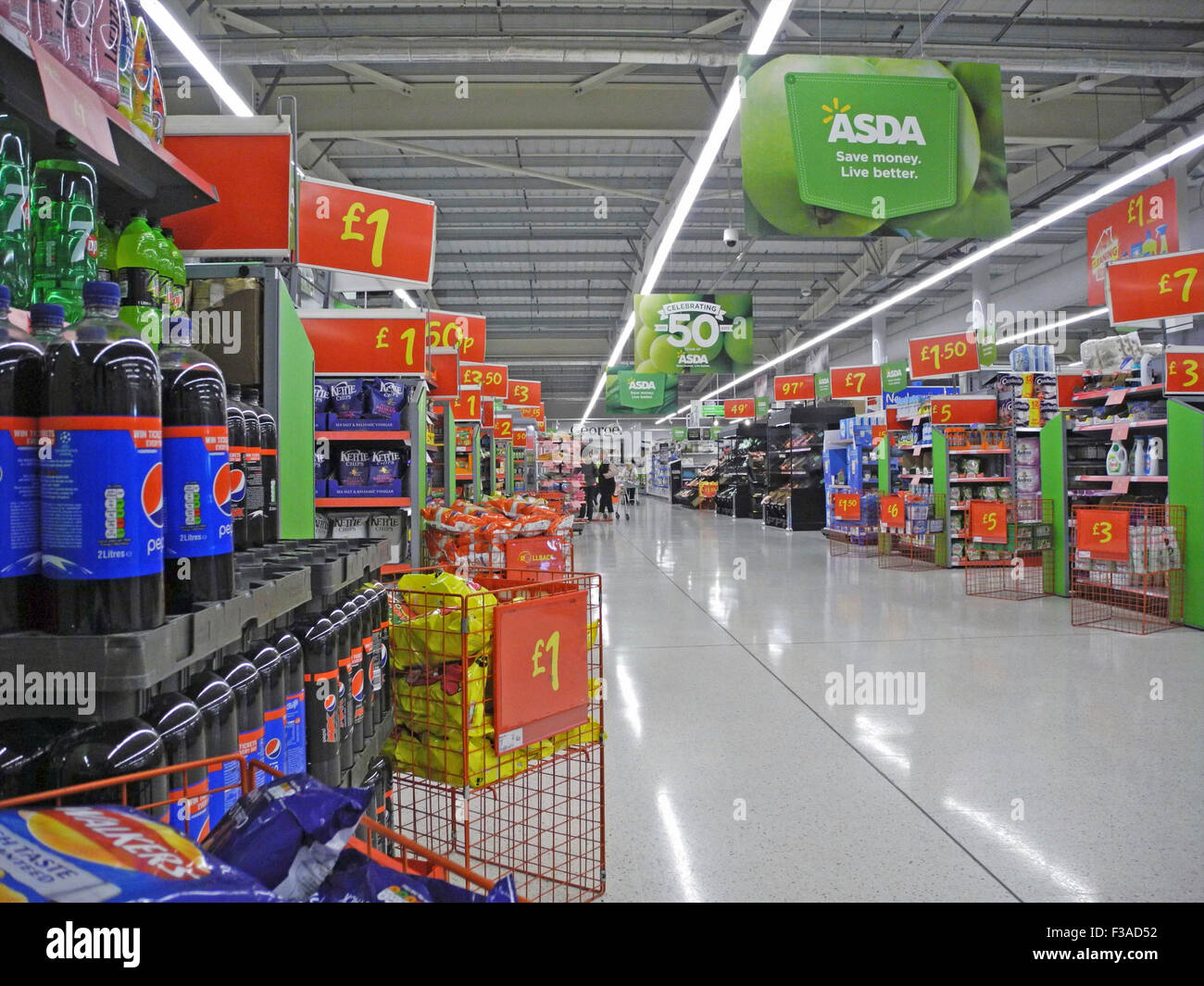 ASDA Stores Ltd è un americano di proprietà, British fondata supermercato rivenditore, con sede a Leeds, West Yorkshire. Solo uso editoriale Foto Stock