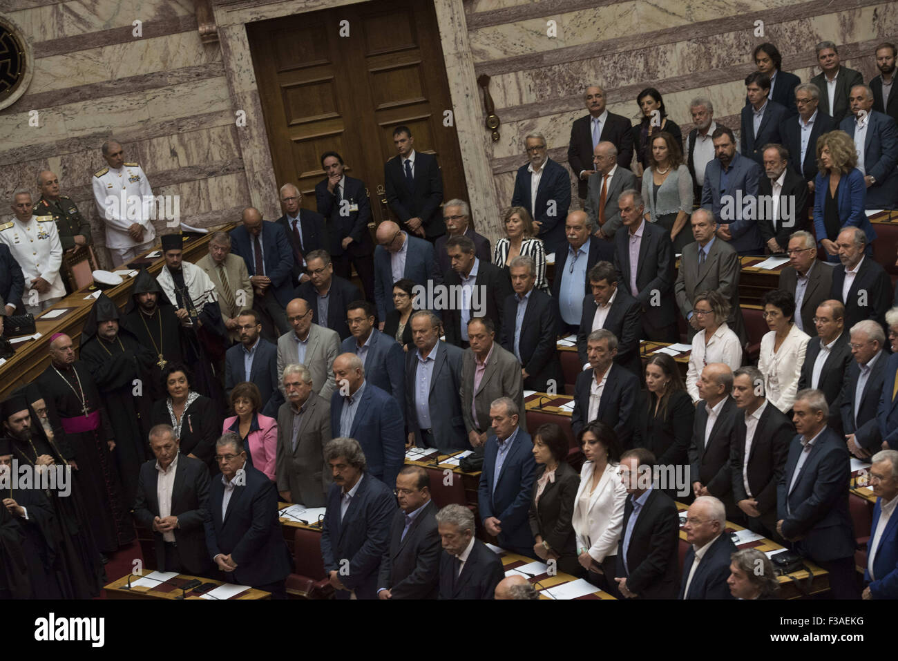 Atene, Grecia. 3° Ott, 2015. Il neo eletto MPs prestare giuramento al Parlamento. Il nuovo Parlamento greco è stato giurato in secondo la procedura ufficiale dopo il xx settembre elezioni nazionali. Credito: Nikolas Georgiou/ZUMA filo/Alamy Live News Foto Stock
