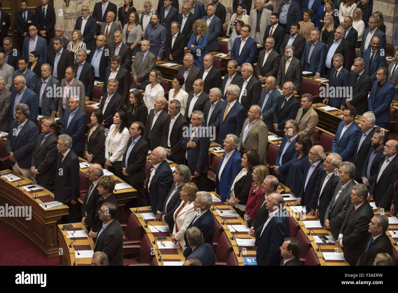 Atene, Grecia. 3° Ott, 2015. Il neo eletto MPs prestare giuramento al Parlamento. Il nuovo Parlamento greco è stato giurato in secondo la procedura ufficiale dopo il xx settembre elezioni nazionali. Credito: Nikolas Georgiou/ZUMA filo/Alamy Live News Foto Stock