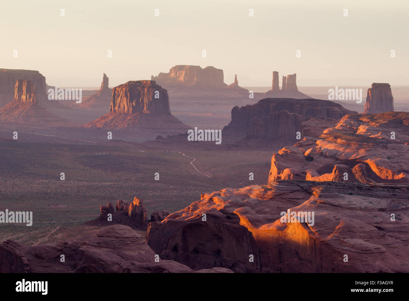 Stati Uniti d'America, Arizona, vista panoramica della Valle Monumento da Hunt Mesa, amazing sud-ovest americano paesaggio. Foto Stock