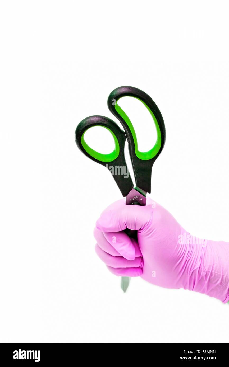 Accoltellato forbici a mano guanto in lattice prova Dimostrazione omicidio intenti Foto Stock