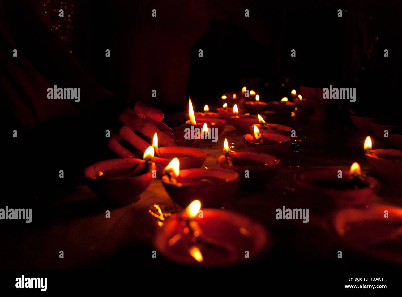 Deyas di alleggerimento per Diwali. Foto Stock