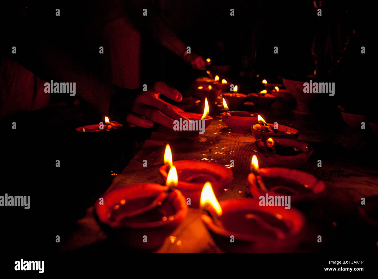 Deyas di alleggerimento per Diwali. Foto Stock