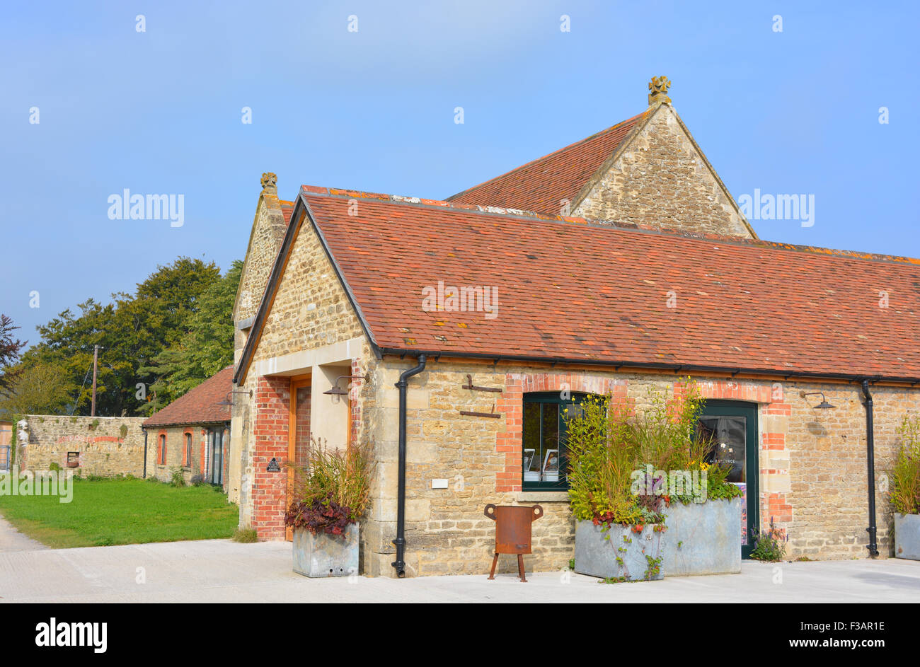 Hauser & Wirth, Bruton, Somserset, Inghilterra. Edifici agricoli convertiti in galleria d'arte complessa. Civic Trust Award, 2015 Foto Stock Hauser & Wirth, Bruton, Somserset, Inghilterra. Edifici agricoli convertiti in galleria d'arte complessa. Civic Trust Award, 2015 Foto Stock
