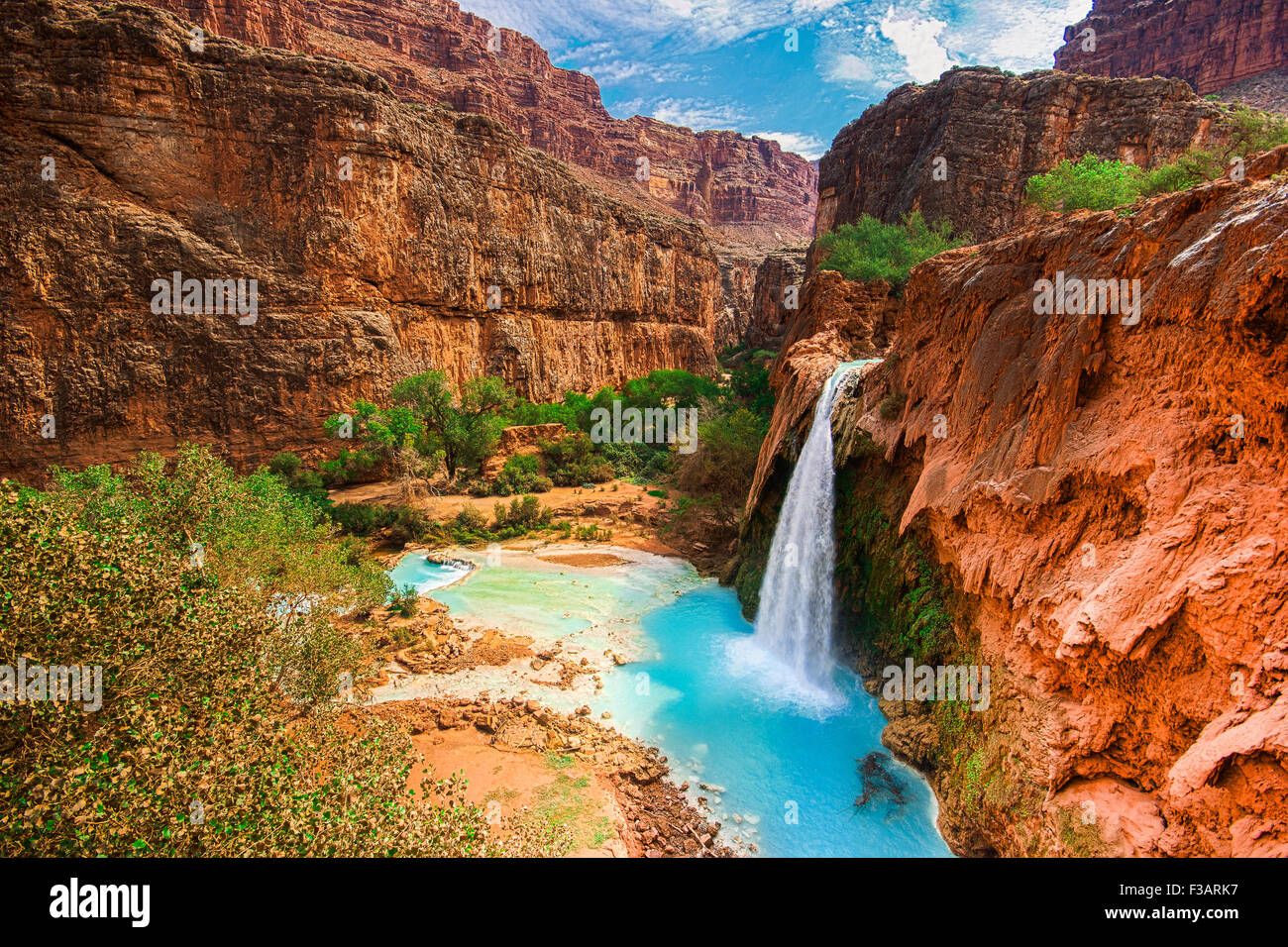 Havasupai Indian Reservation, Havasu caduta, incredibile cascata nel Grand Canyon, Arizona, Stati Uniti d'America. Foto Stock