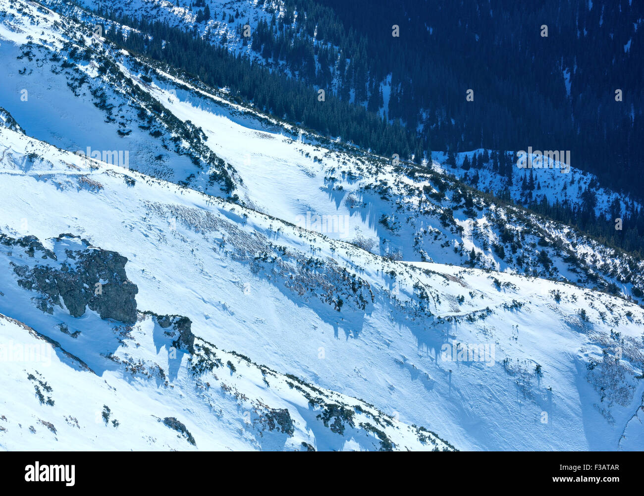 In inverno il paesaggio di montagna. La Kasprowy Wierch nel Western Tatra (Polonia). Foto Stock