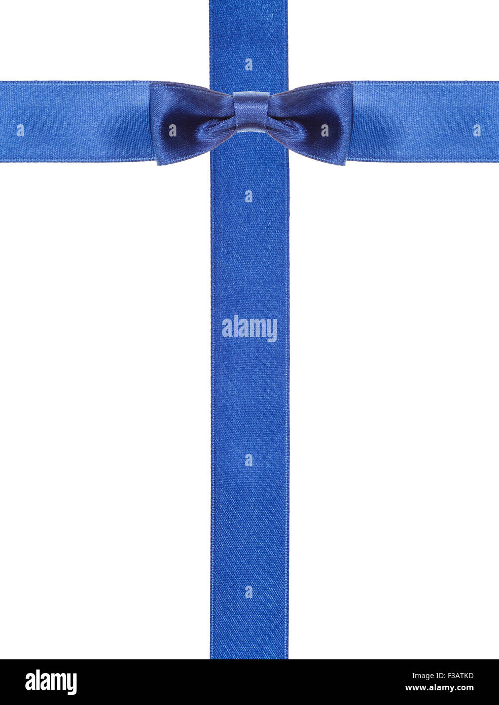 Uno blu satin knot in mezzo e due nastri di intersezione isolati verticali su sfondo bianco Foto Stock