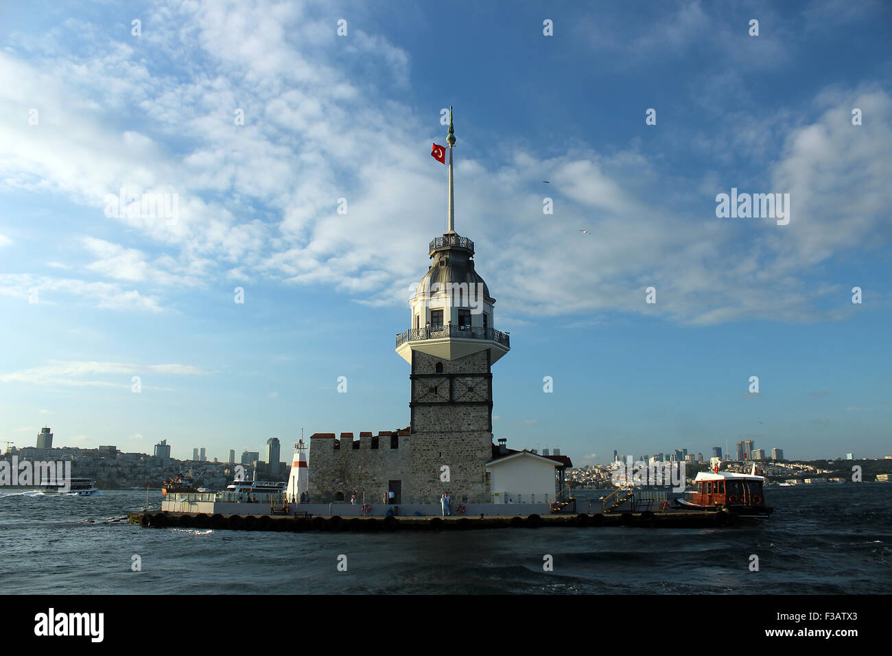 La fanciulla la torre (Kiz Kulesi) ad Istanbul in Turchia. Foto Stock