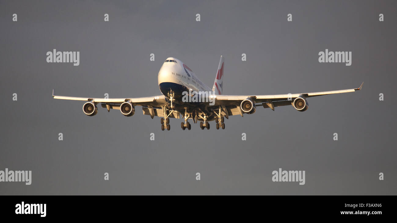 British Airways Boeing 747 jumbo getto G-BNLK venuta in terra a Londra Heathrow Airport LHR Foto Stock