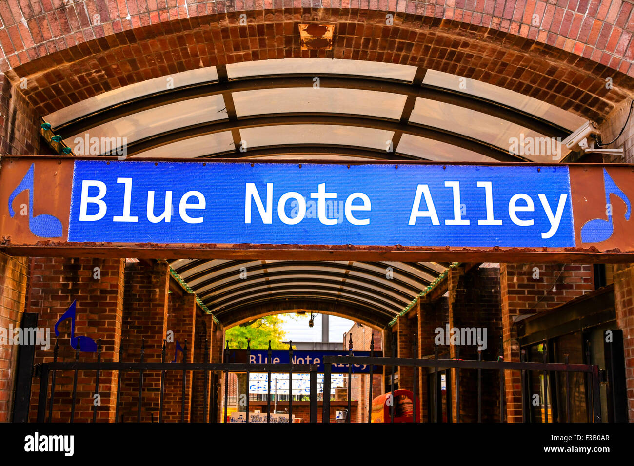 Blue Note Alley overhead sign on Beale Street a Memphis, Tennessee Foto Stock