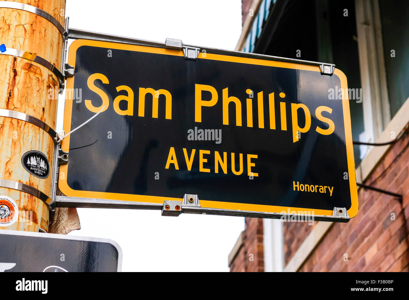 Sam Phillips Avenue sign in Memphis, Tennessee. Dedicato al pioniere del rock che ha aperto il Sun Studio il Jan 3, 1950 Foto Stock