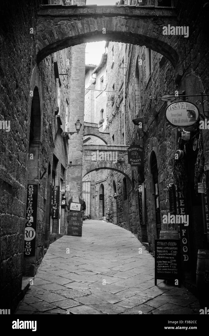 La Sosta del Priore, cibo di strada, la Cibo di strada, lungo la stretta strada di ciottoli, Volterra, Toscana, Italia Foto Stock