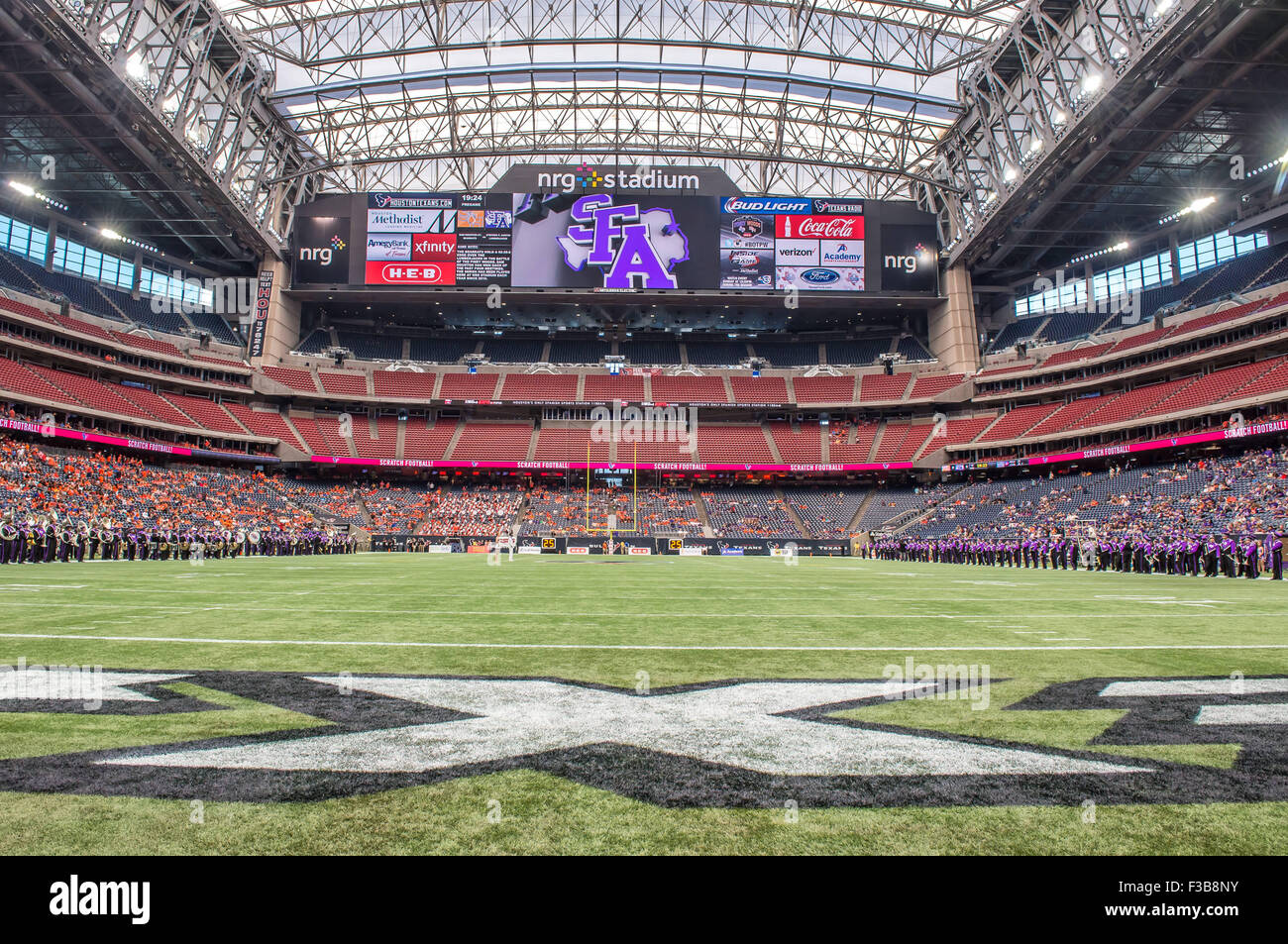 Ottobre 3, 2015-NRG Stadium prima del novantesimo la battaglia di Piney Woods tra la Stephen F. Austin boscaioli e Sam Houston Bearkats al NRG Stadium di Houston, TX. Rudy Hardy/CSM Foto Stock