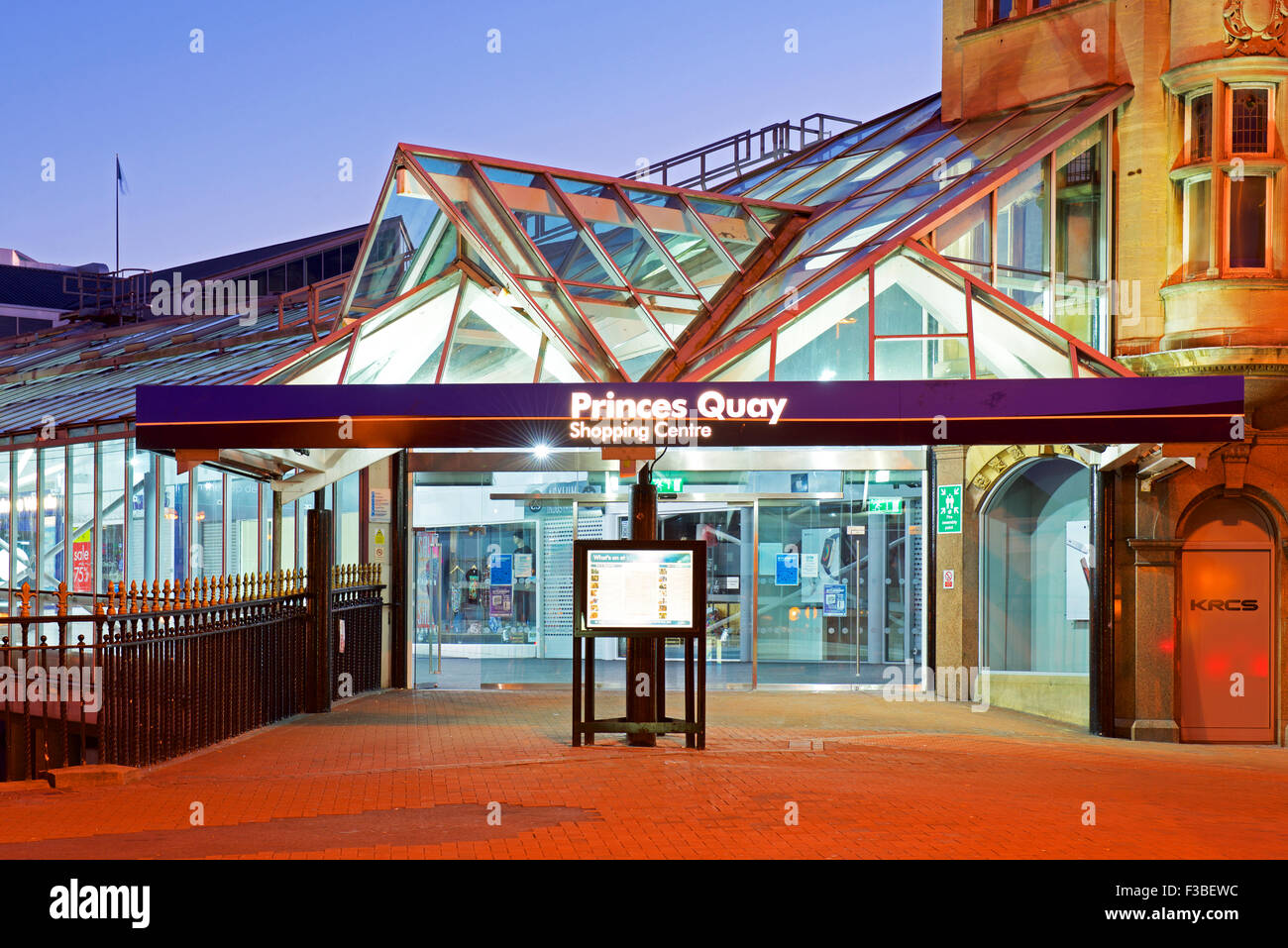 L'ingresso al Princes Quay shopping centre di Kingston upon Hull, East Riding of Yorkshire, Inghilterra, Regno Unito Foto Stock
