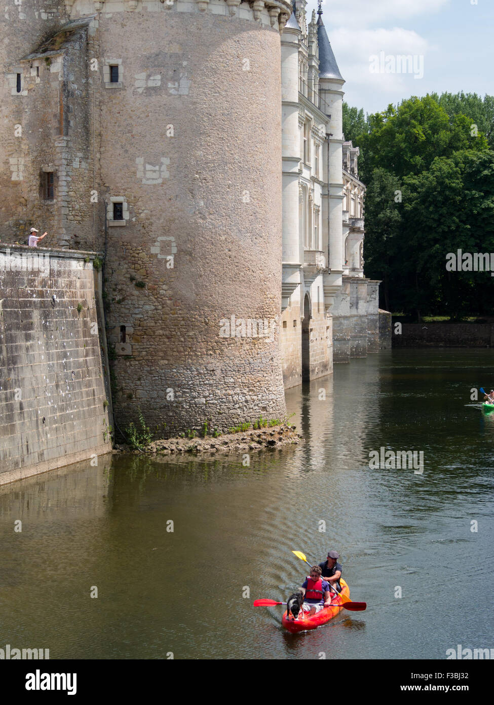 Kayak intorno a Chateau de Chenonceaux Foto Stock