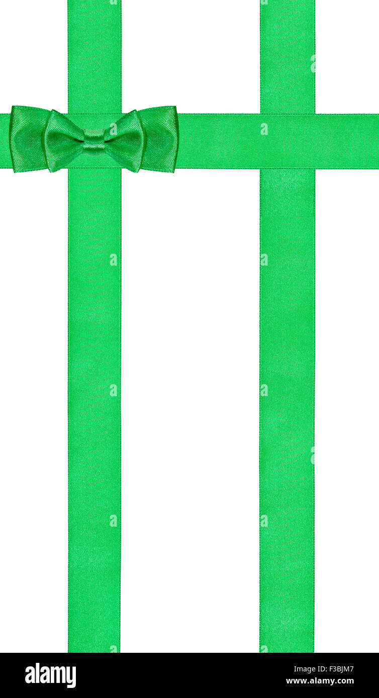 Un doppio arco verde nodo sul verticale di tre nastri di raso isolati su sfondo bianco Foto Stock