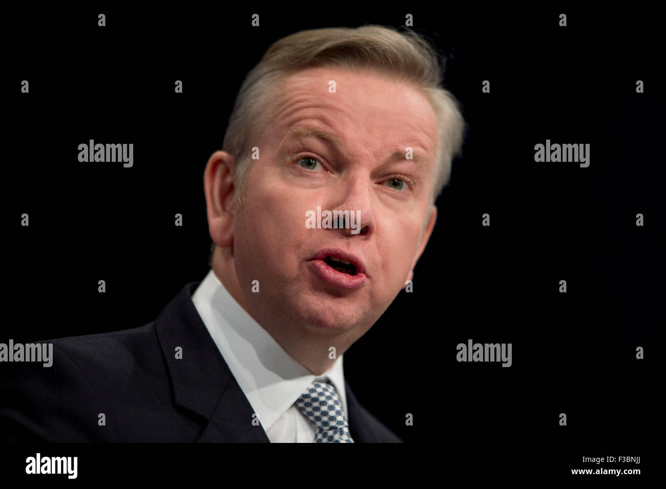 Manchester, Regno Unito. Il 4 ottobre 2015. L'Rt Hon Michael Gove MP, Lord Cancelliere e segretario di Stato per la giustizia parla al giorno 1 del 2015 Congresso del Partito Conservatore di Manchester. Credito: Russell Hart/Alamy Live News. Foto Stock